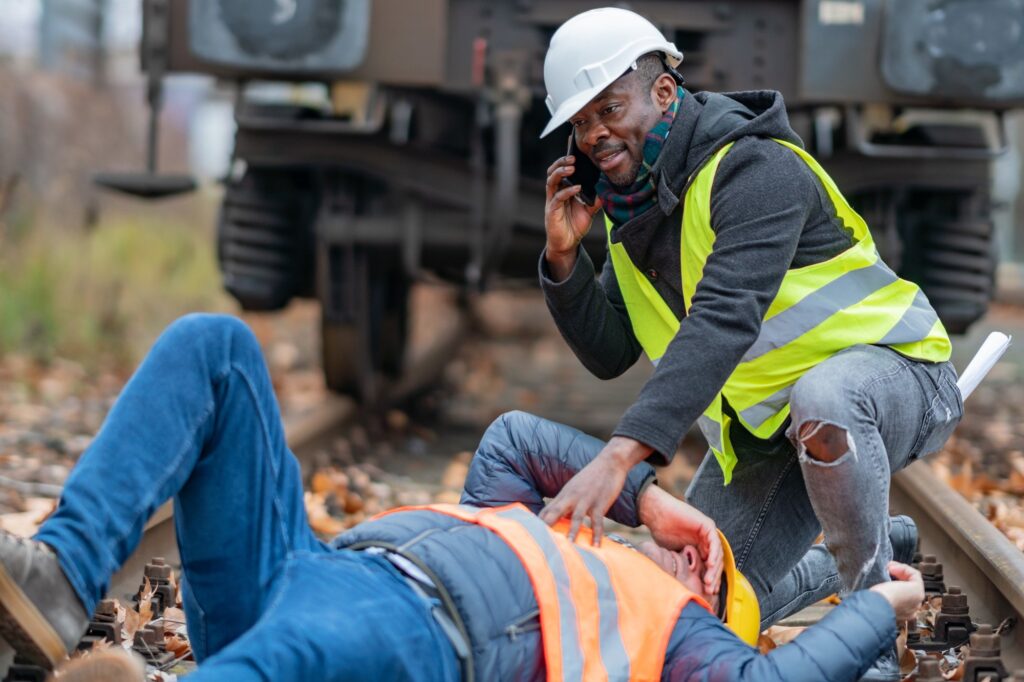 when does workers' comp start paying lost wages